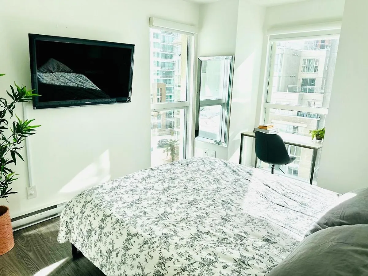 Luxury Condo Beach Side Yaletown Vancouver